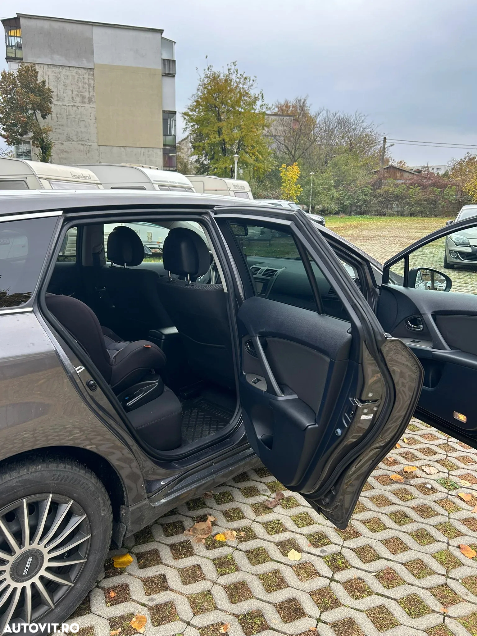 Toyota Avensis 2.0 D-4D Executive - 5