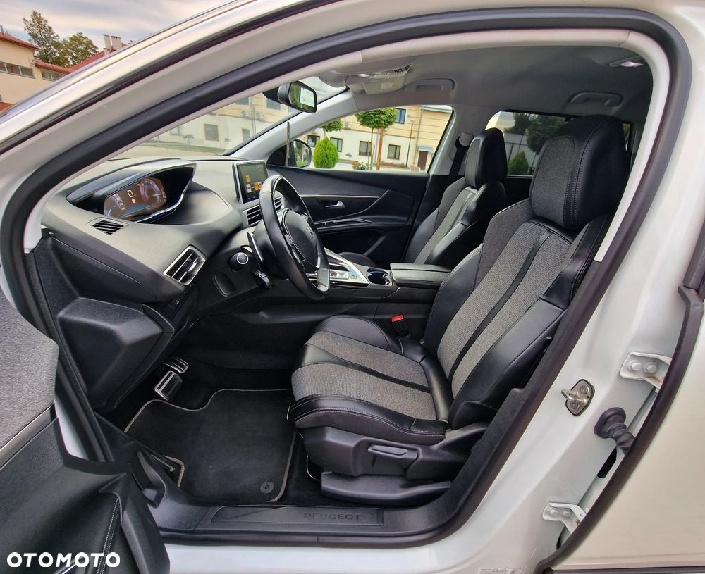 Peugeot 5008 1.6 PureTech Allure S&S EAT8 - 20
