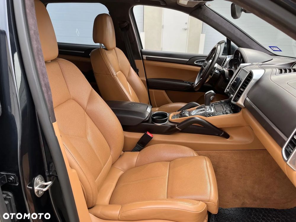 Porsche Cayenne - 21