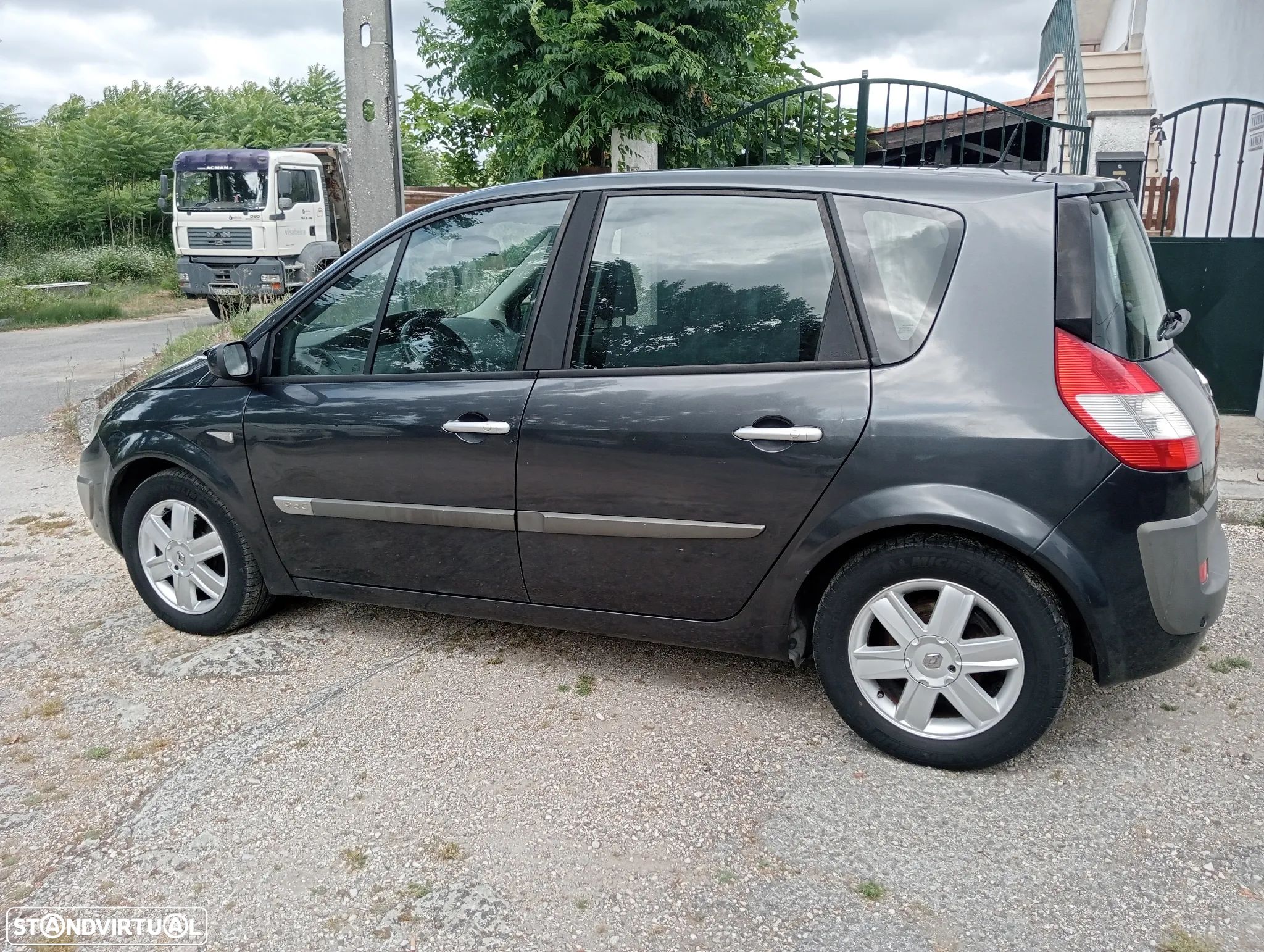 Renault Scénic 1.9 dCi Dynamique - 1