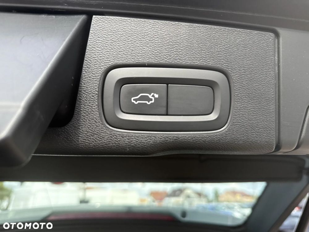 Volvo XC 60 T4 Momentum Pro - 25
