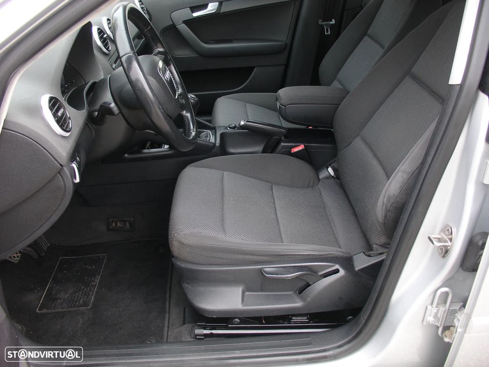 Audi A3 Sportback 2.0 TDi Attraction - 2