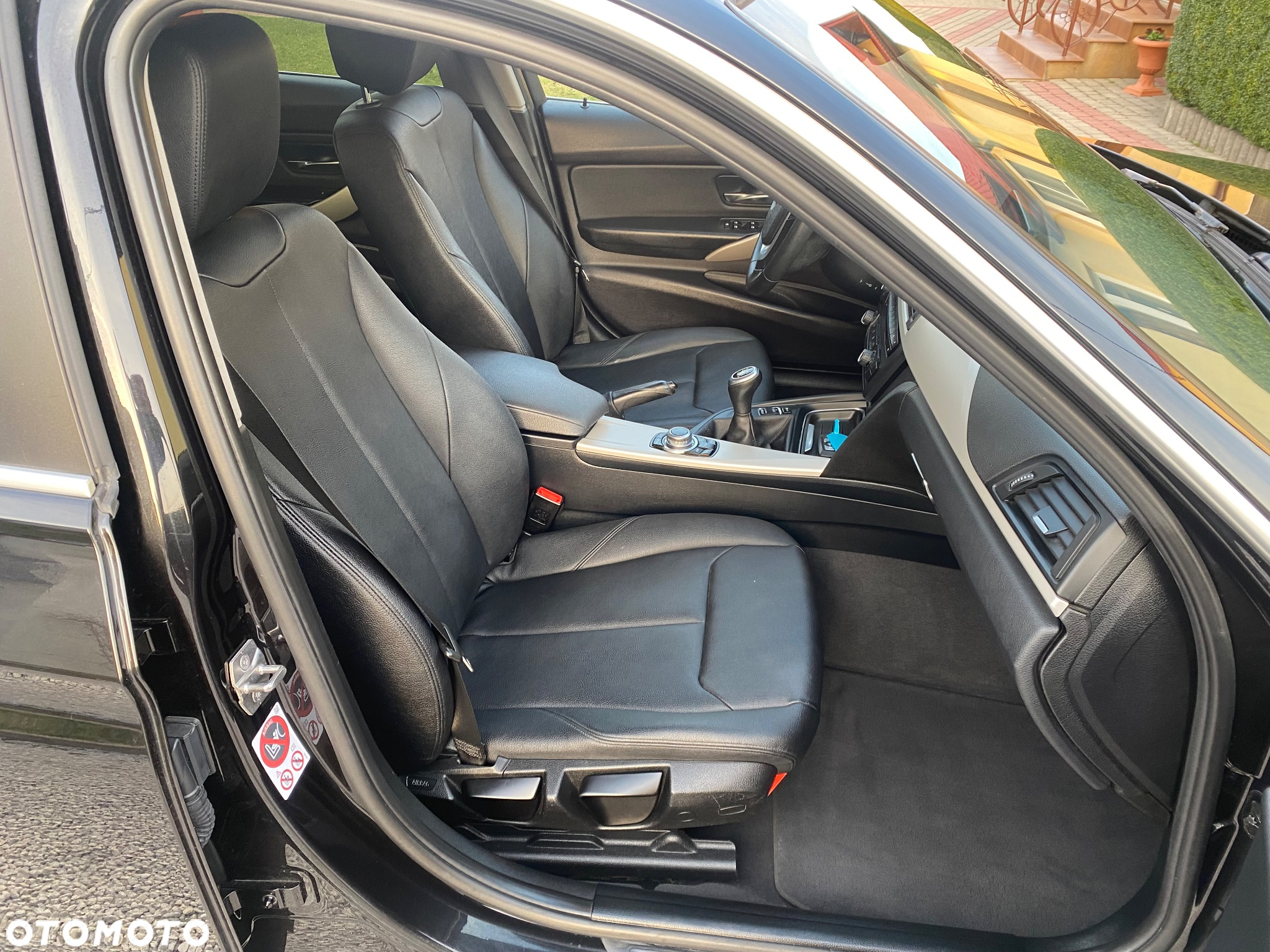 BMW Seria 3 318d Touring - 11