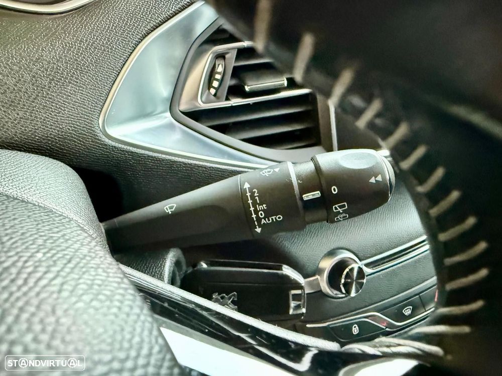 Peugeot 308 1.2 PureTech Allure - 21