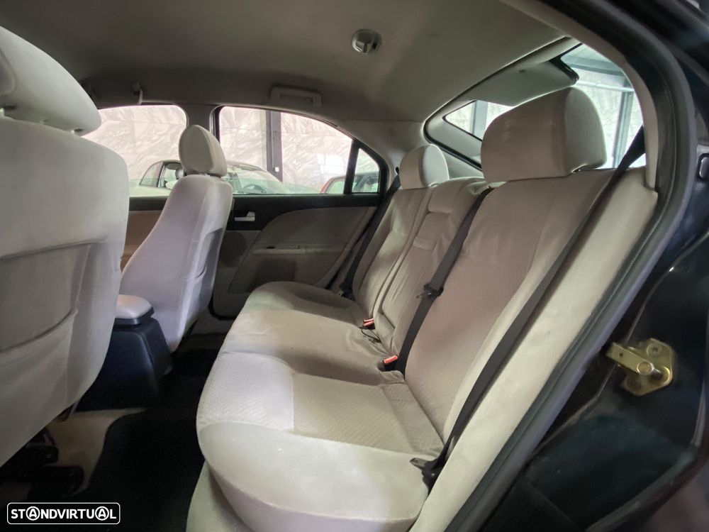 Ford Mondeo 2.0 TDdi Ghia - 9