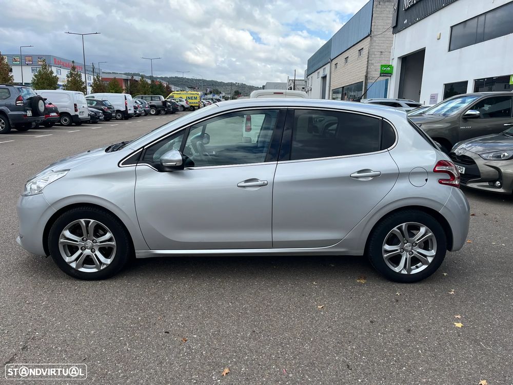 Peugeot 208 1.4 HDi Allure - 2