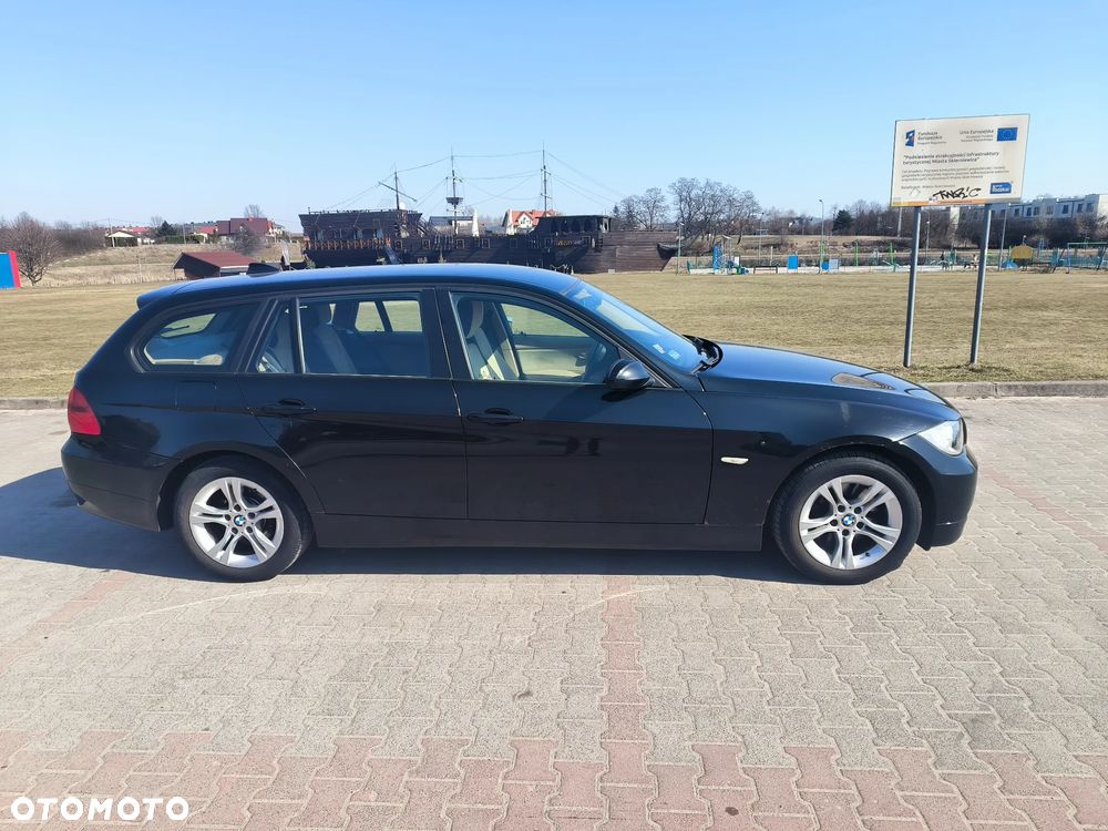 BMW Seria 3 318d DPF - 1