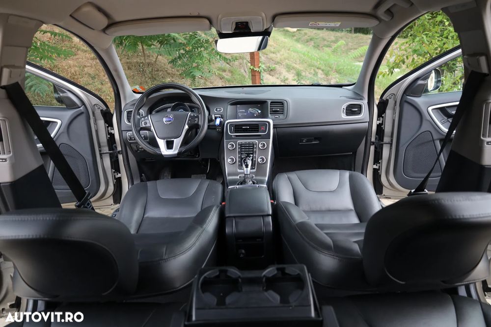 Volvo V60 D6 Plug-In-Hybrid AWD Geartronic Momentum - 16