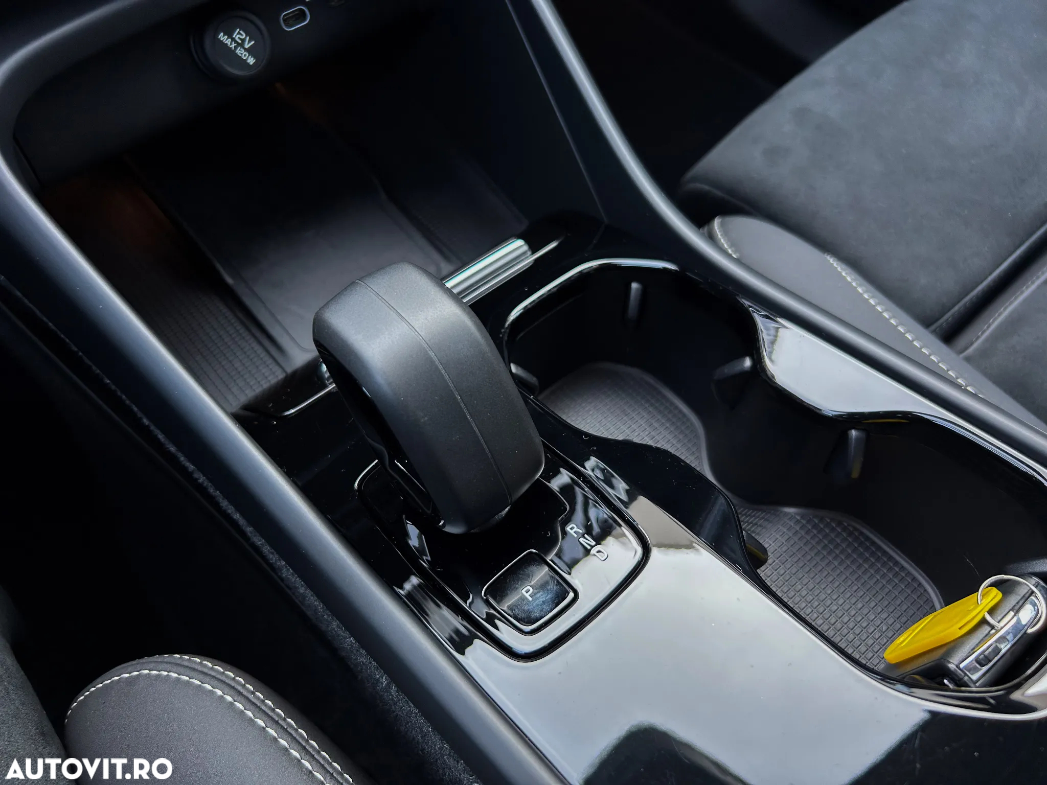 Volvo XC 40 Recharge Twin Motor AWD Ultimate - 23