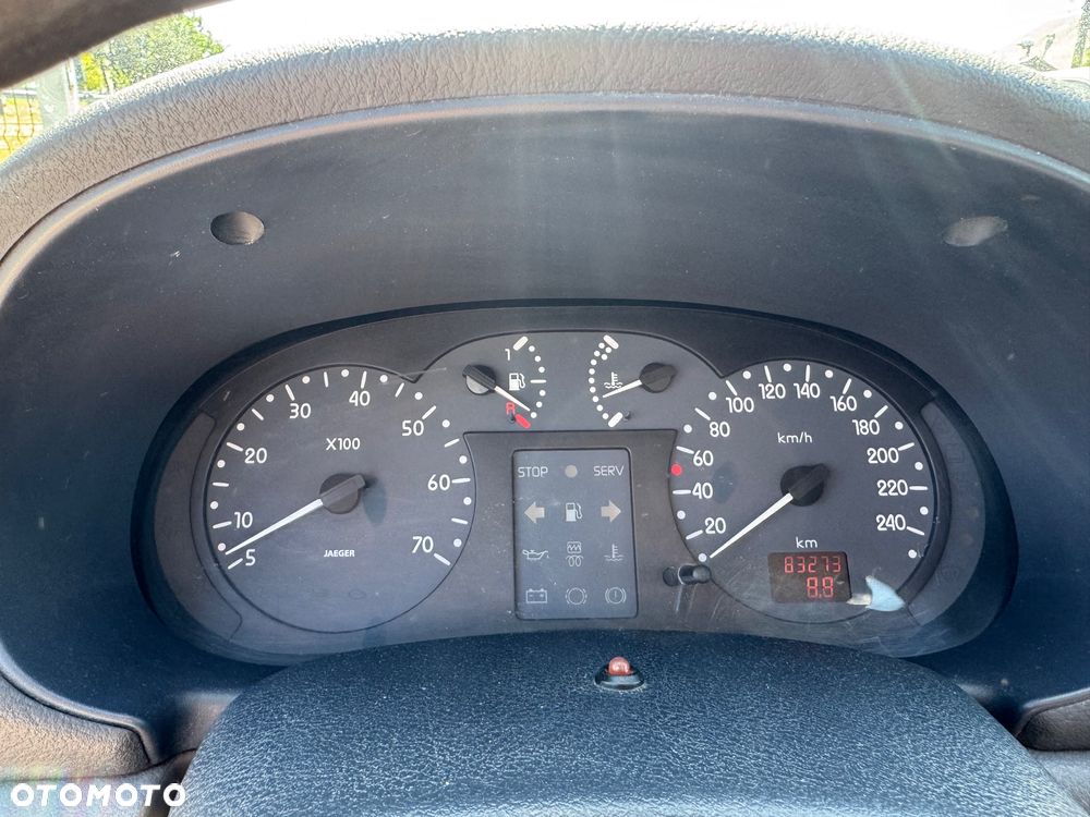 Renault Clio 1.4 16V Privilege - 18