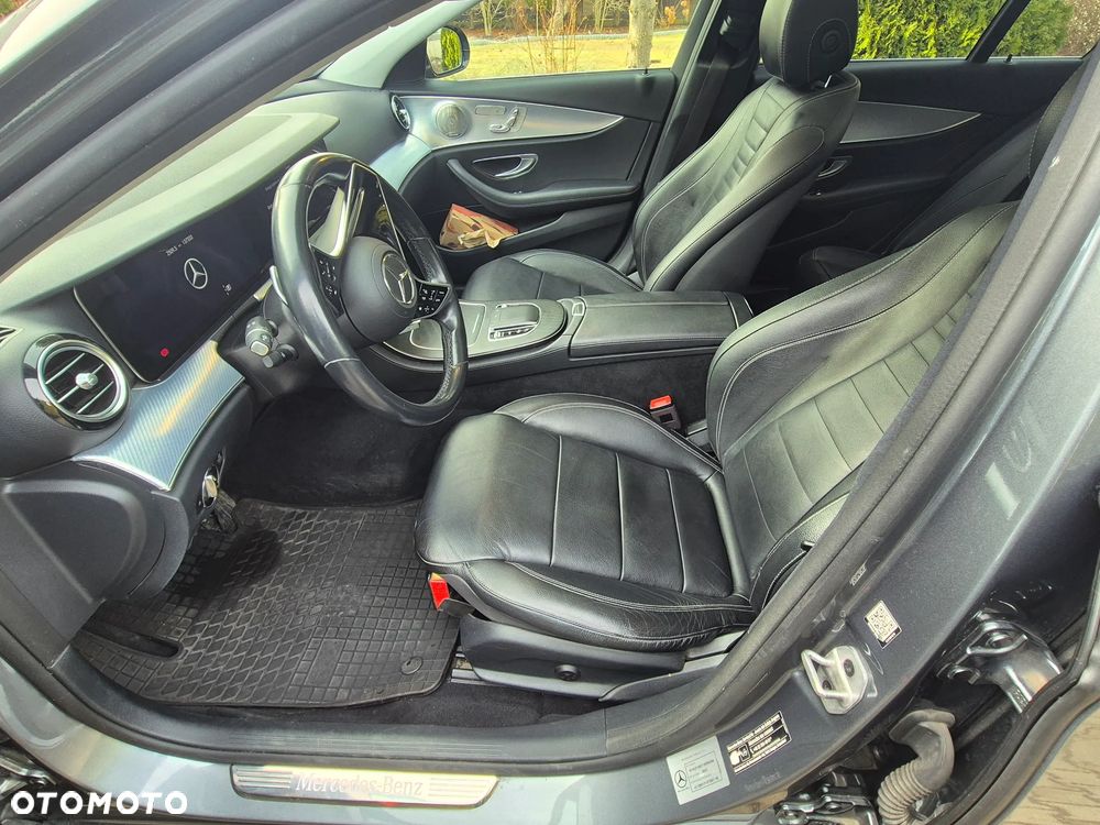 Mercedes-Benz Klasa E 200 4-Matic - 22
