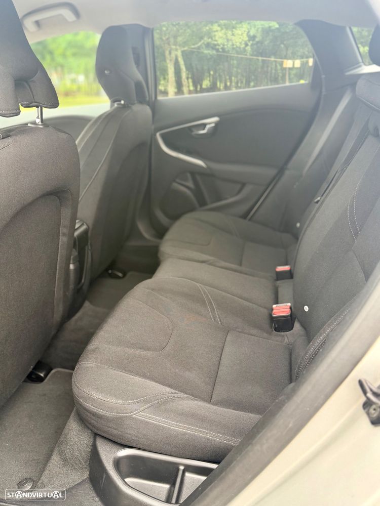 Volvo V40 D2 - 9