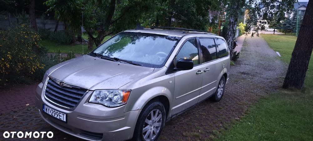 Chrysler Town & Country - 1