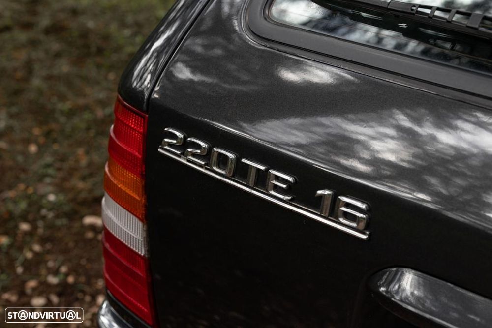 Mercedes-Benz E 220 Standard - 19