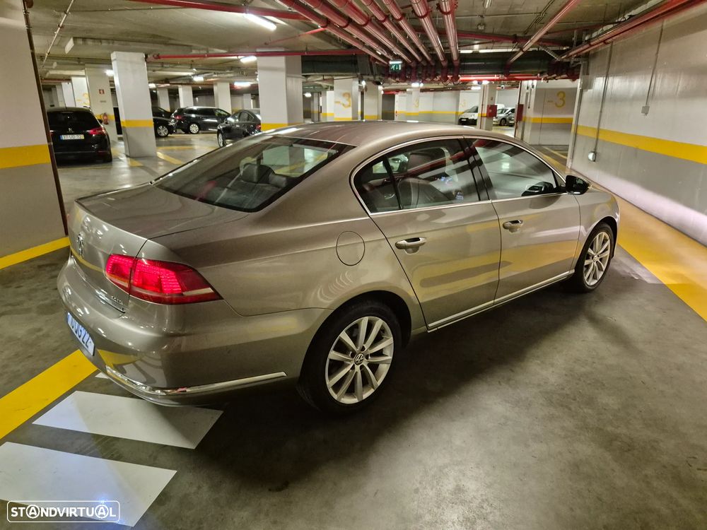 VW Passat 2.0 TDI BlueMotion Highline - 9
