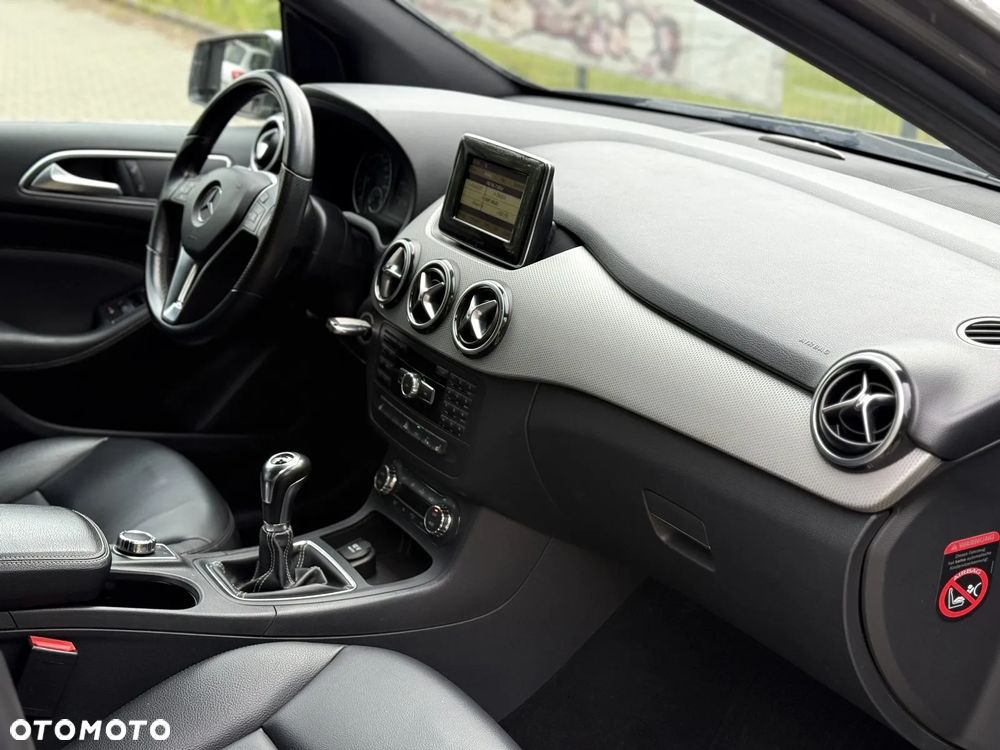 Mercedes-Benz Klasa B 180 BlueEFFICIENCY Edition 1 - 31