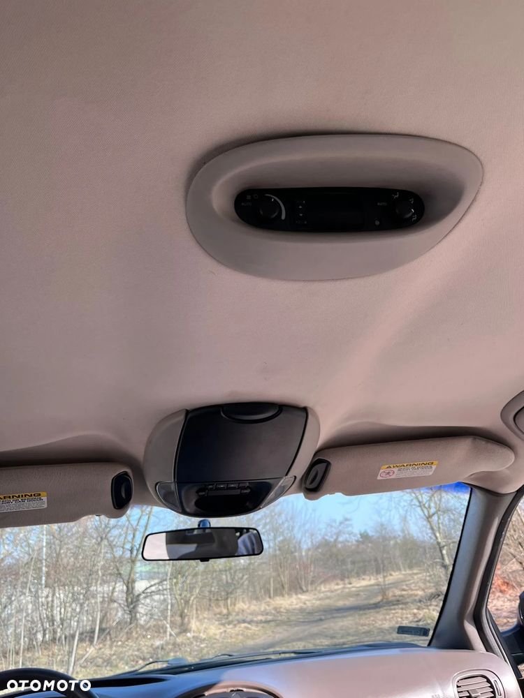 Chrysler Grand Voyager 3.3L Limited - 37