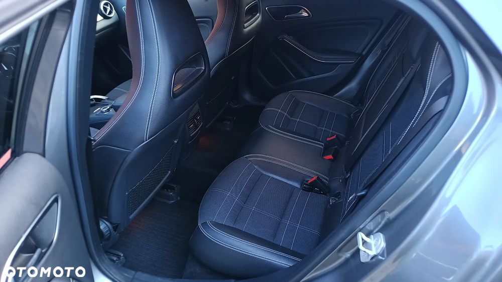 Mercedes-Benz GLA 220 d 4-Matic - 5