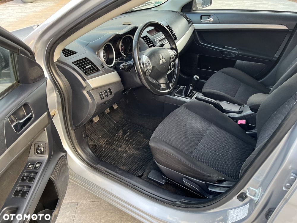 Mitsubishi Lancer 1.8 Invite - 6