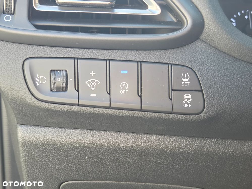 Hyundai i30 1.5 T-GDI 48V Comfort DCT - 30