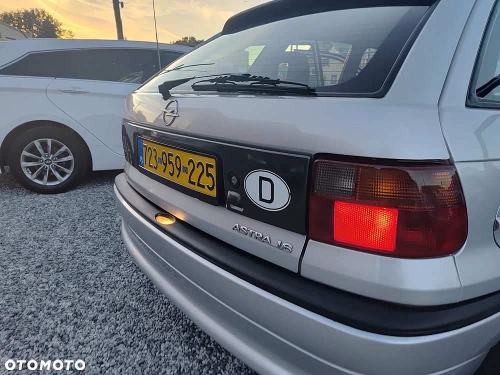 Opel Astra 1.6 - 13