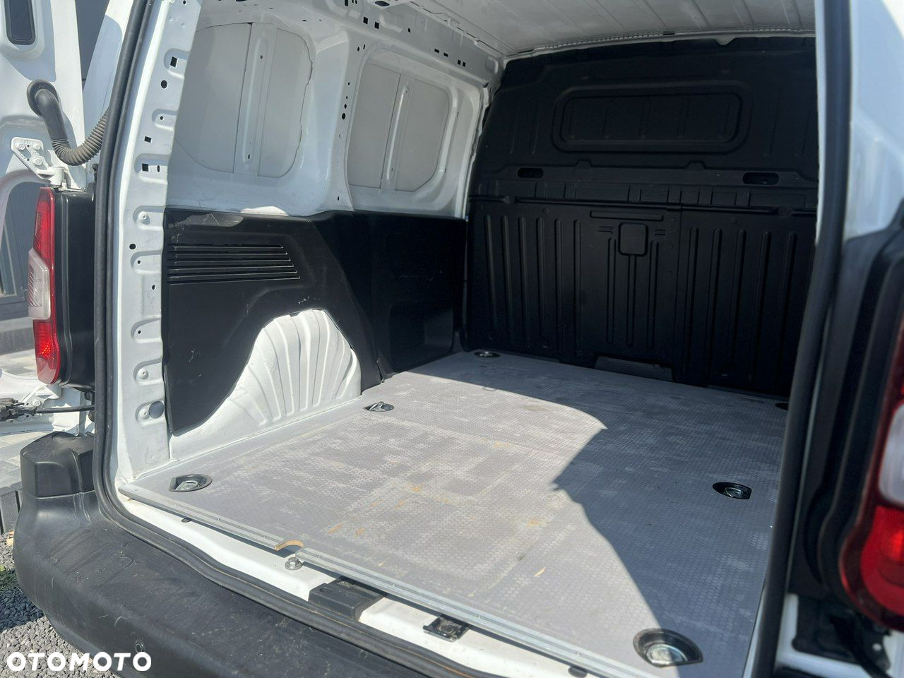 Toyota Proace City 1.5 D-4D Long 2,3t Active (bryg.) - 9
