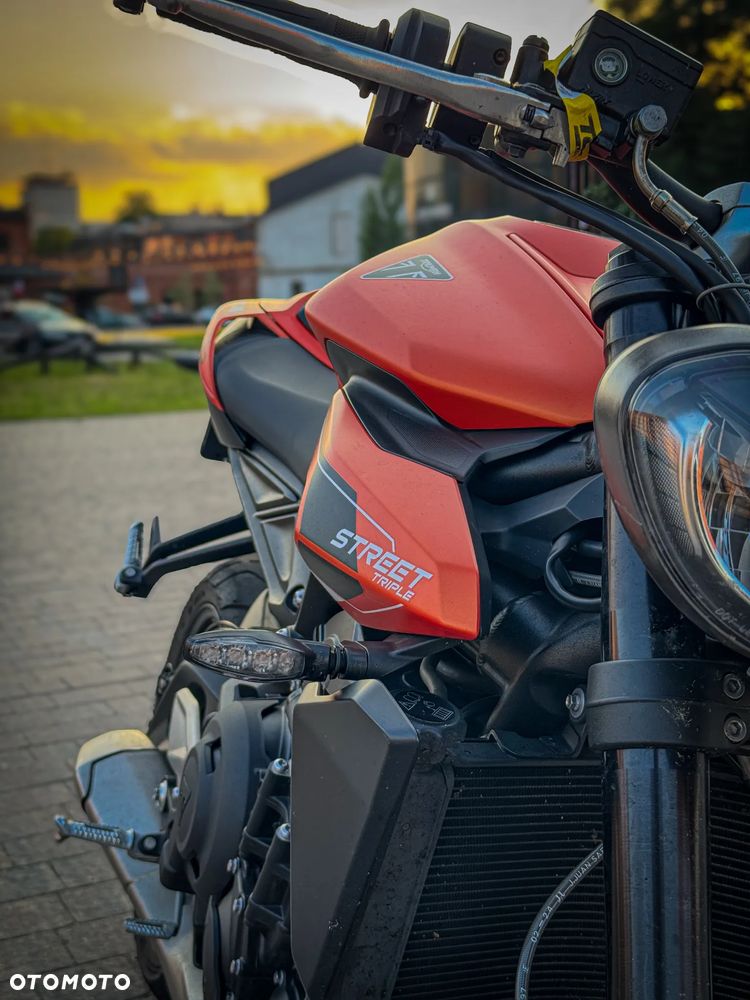 Triumph Street Triple - 9