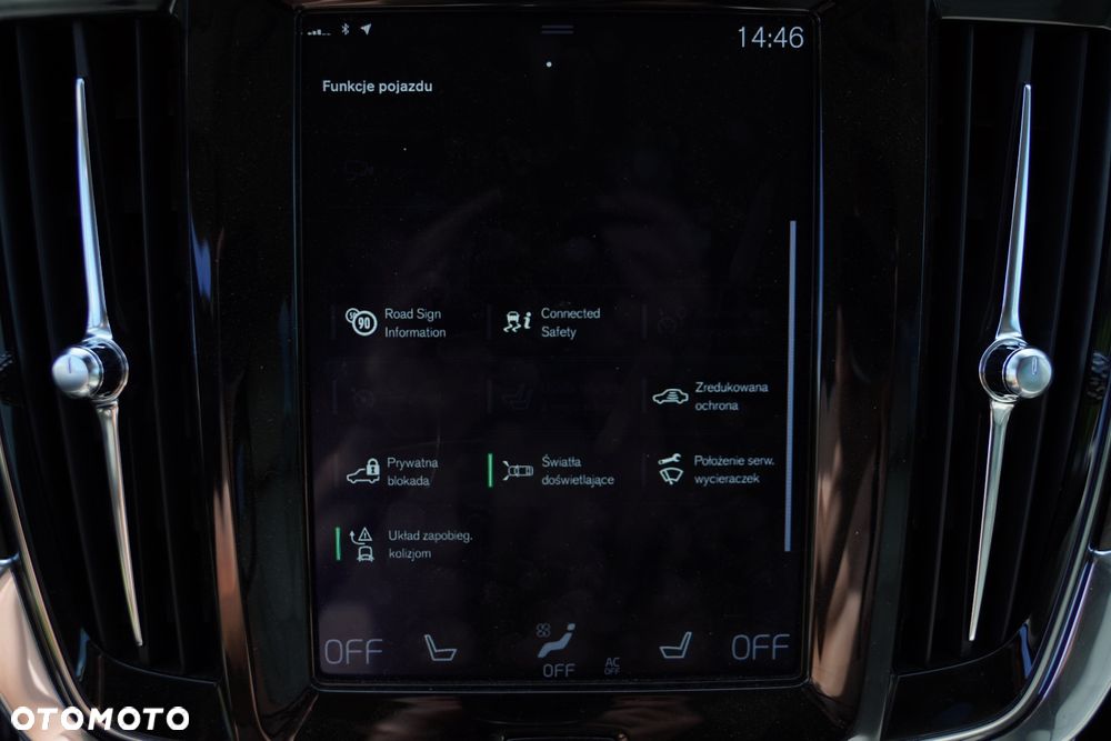 Volvo V90 D5 SCR AWD Momentum Pro - 23