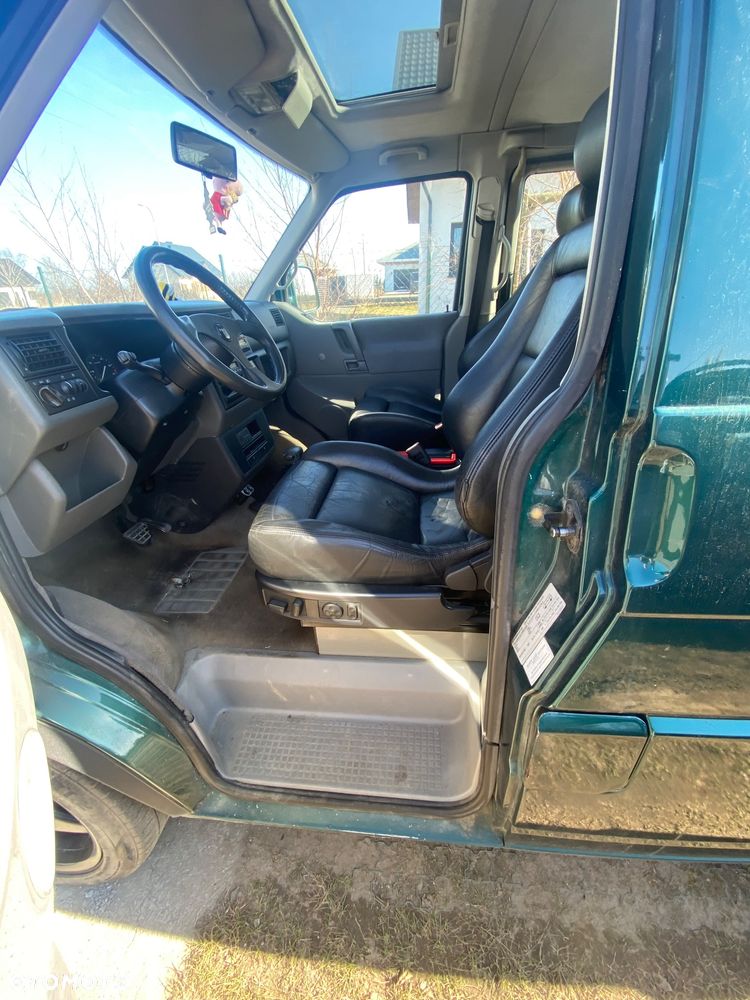 Volkswagen Caravelle - 4