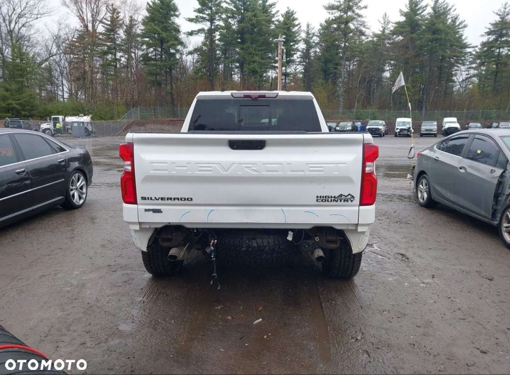 Chevrolet Silverado - 8