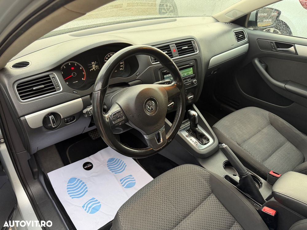 Volkswagen Jetta - 6