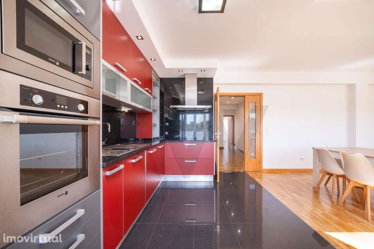 Apartamento T4  – Garagem e Churrasqueira - Alto dos Barreiros, Santa - Grande imagem: 5/30