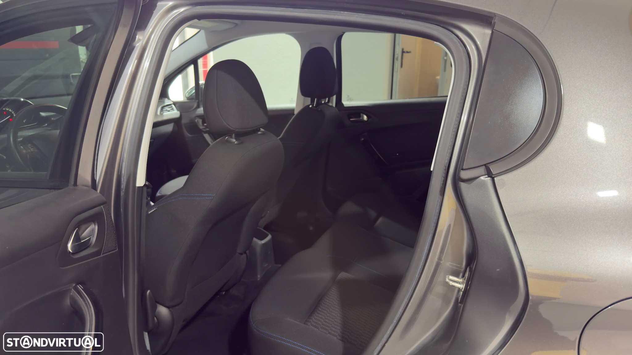 Peugeot 208 1.2 PureTech Signature - 11