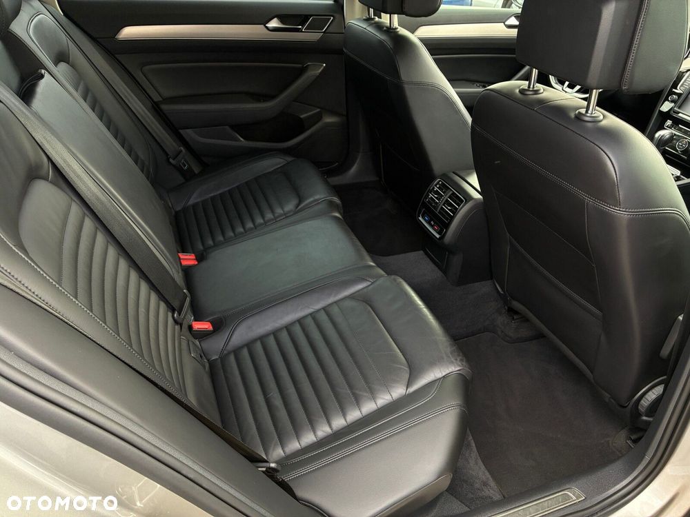 Volkswagen Passat Variant 2.0 TDI Bi-Turbo BMT 4Mot Highline DSG - 31