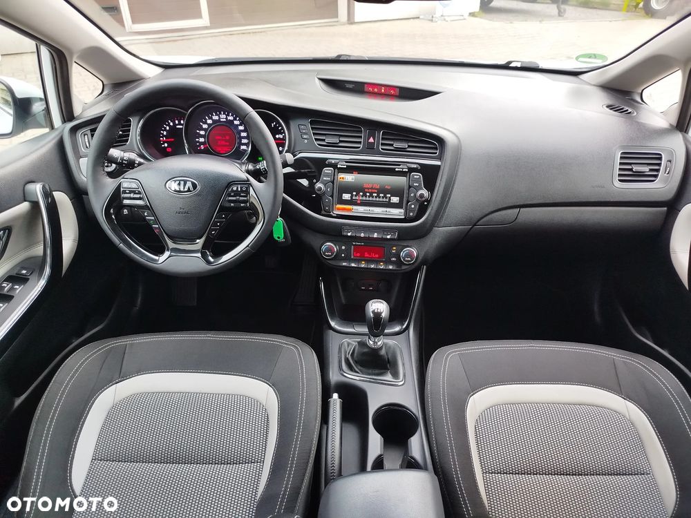 Kia Ceed 1.6 CRDi 128 Dream-Team Edition - 13