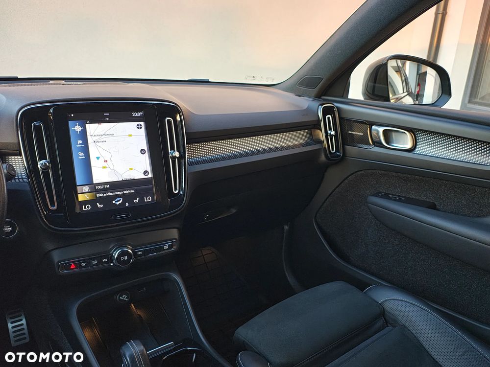 Volvo XC 40 D4 AWD Geartronic R-Design - 30