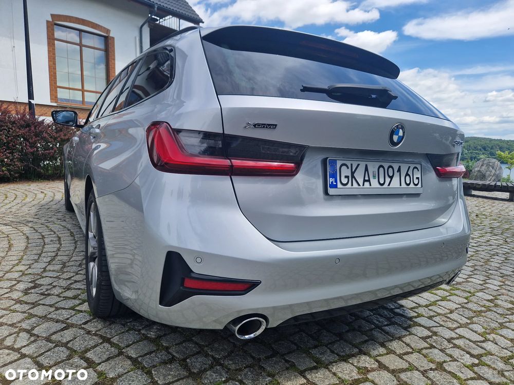 BMW Seria 3 330e xDrive - 12