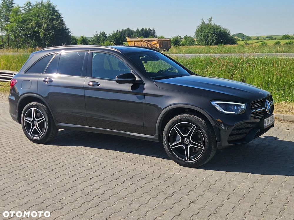 Mercedes-Benz GLC 300 4Matic 9G-TRONIC AMG Line - 2