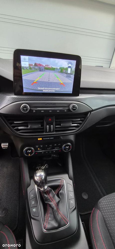 Ford Focus 2.0 EcoBlue STart-Stopp-System ST-LINE - 32