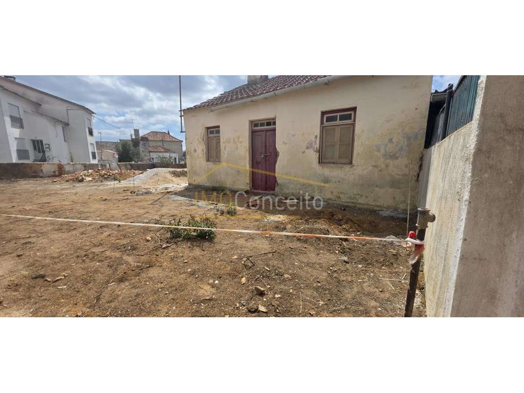 Moradia para reconstrução - Grande imagem: 3/7