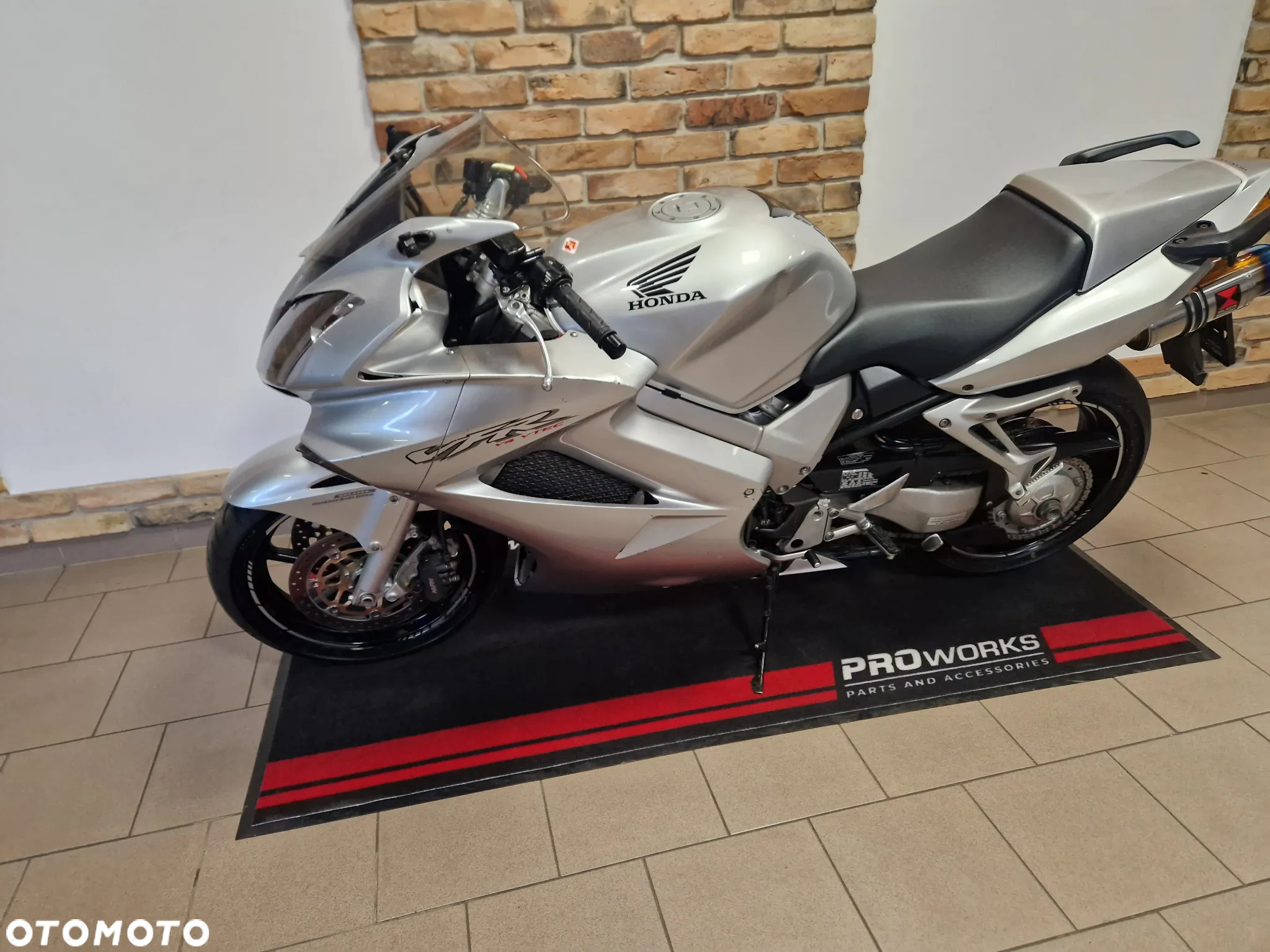 Honda VFR - 24