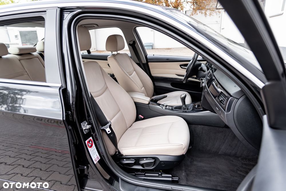 BMW Seria 3 318i - 21
