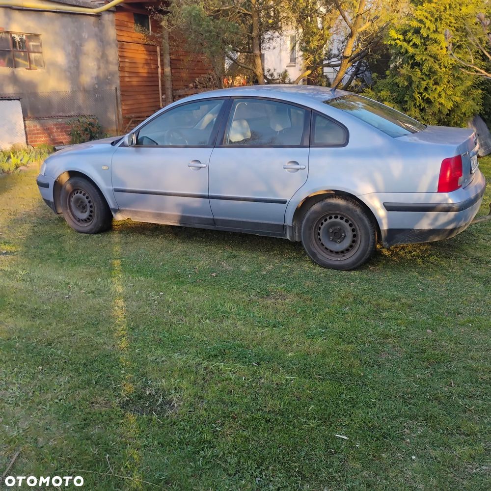 Volkswagen Passat 1.9 TDI CL - 1