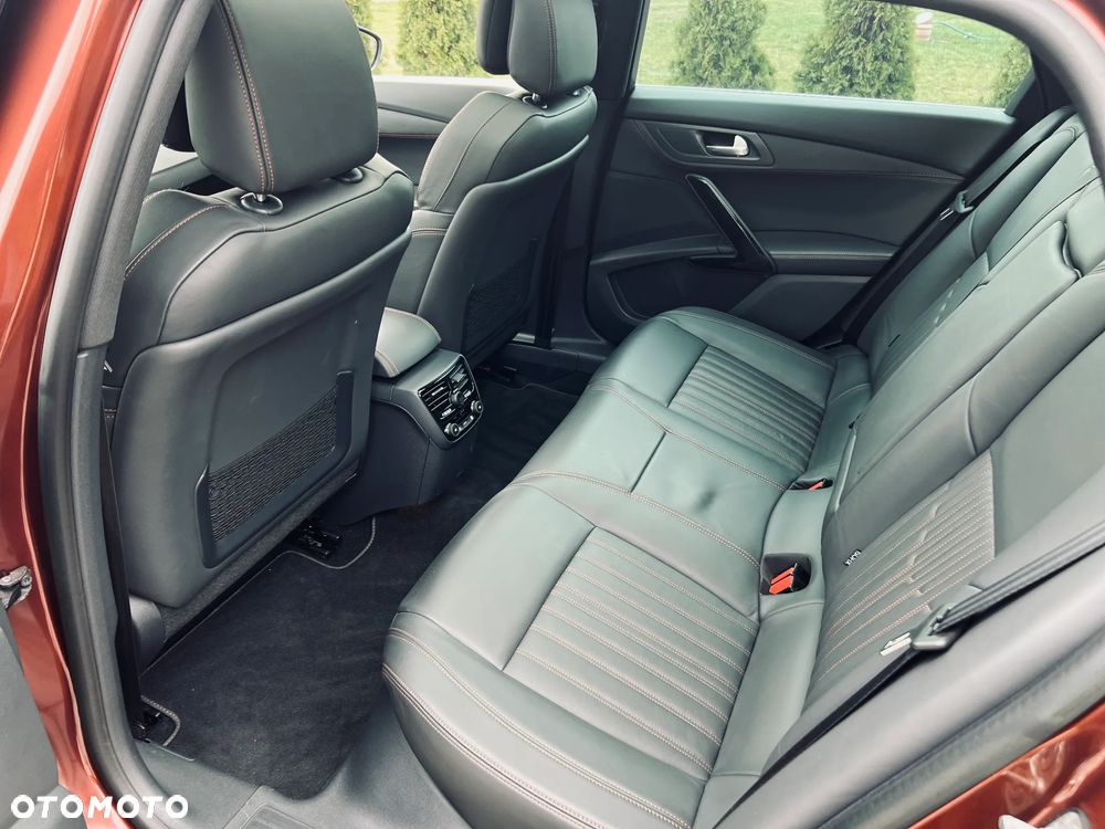 Peugeot 508 RXH Hybrid4 - 16