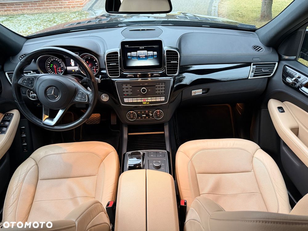 Mercedes-Benz GLS - 12