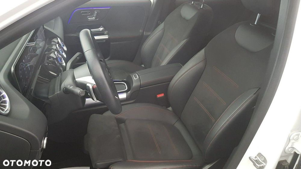 Mercedes-Benz GLA - 14