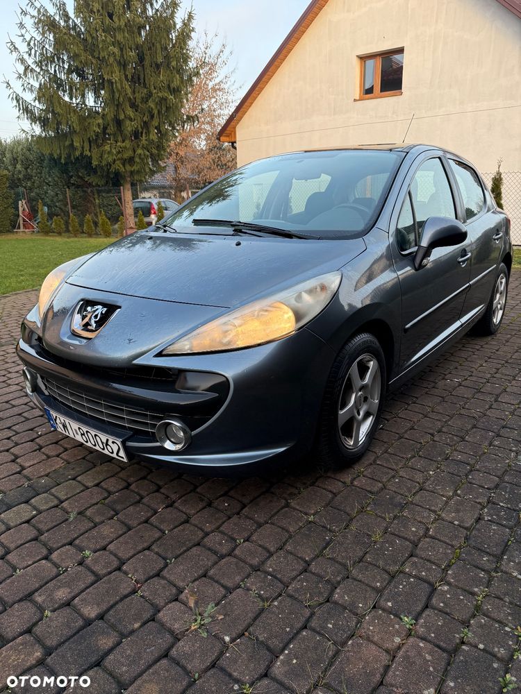 Peugeot 207 - 1