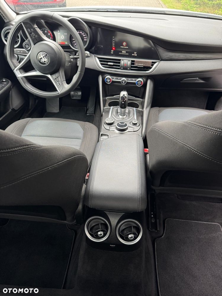 Alfa Romeo Giulia 2.0 Turbo Business - 16