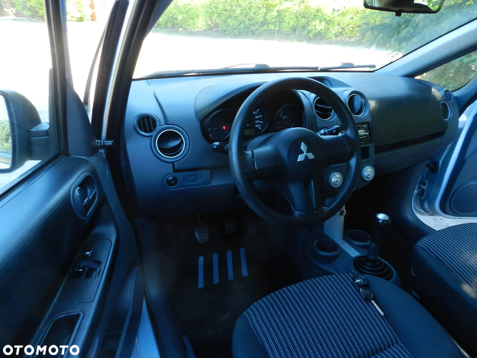 Mitsubishi Colt - 13