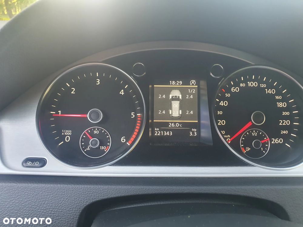 Volkswagen Passat 2.0 TDI Comfortline - 28